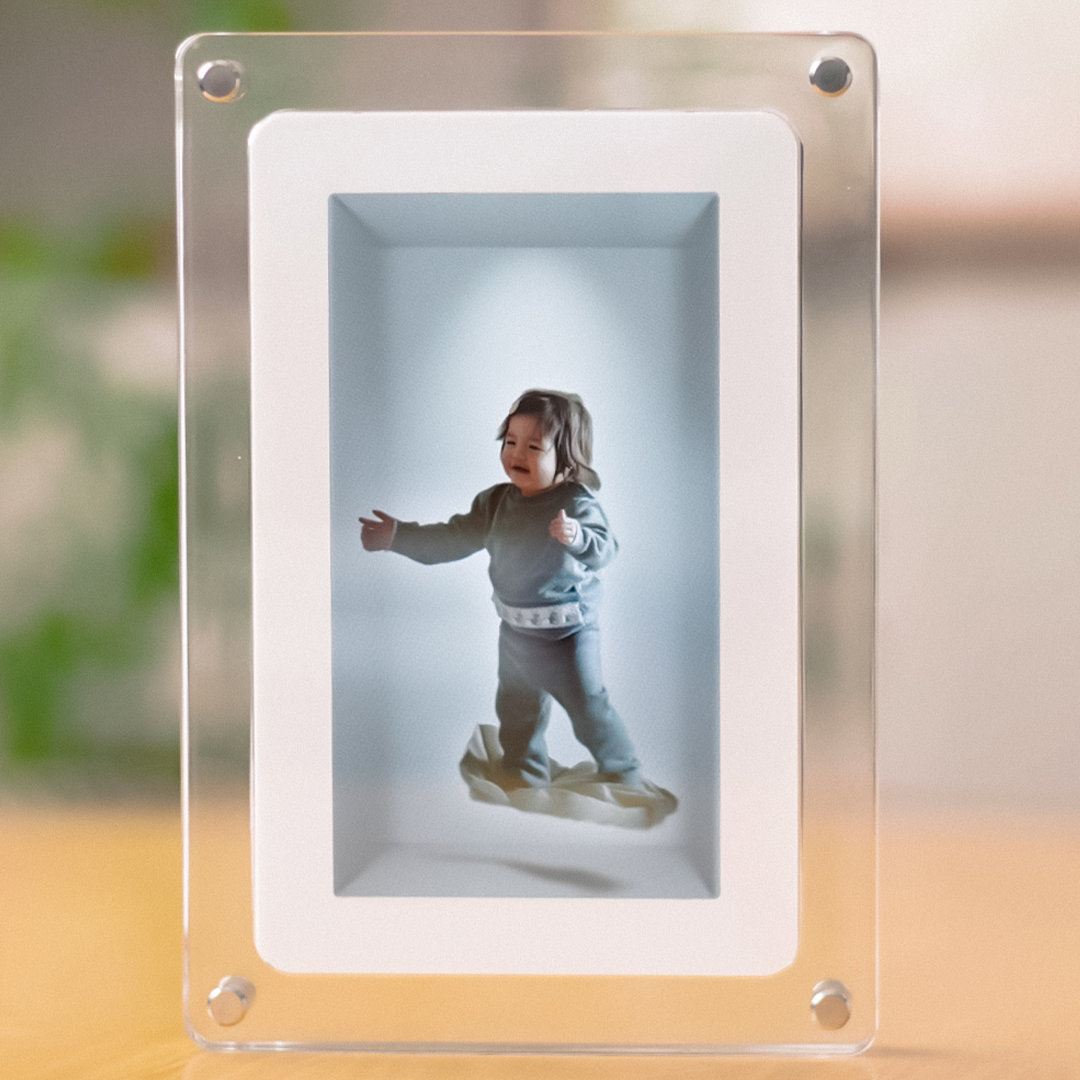 The First Consumer Holographic Photo and Video Frame