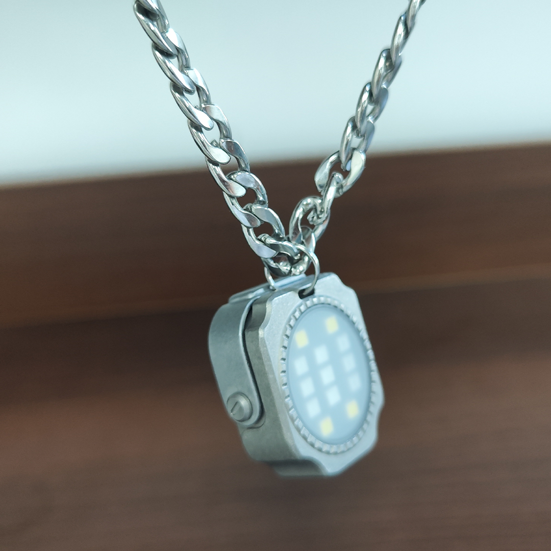 The Titanium Coin Size Light With 5 Colors