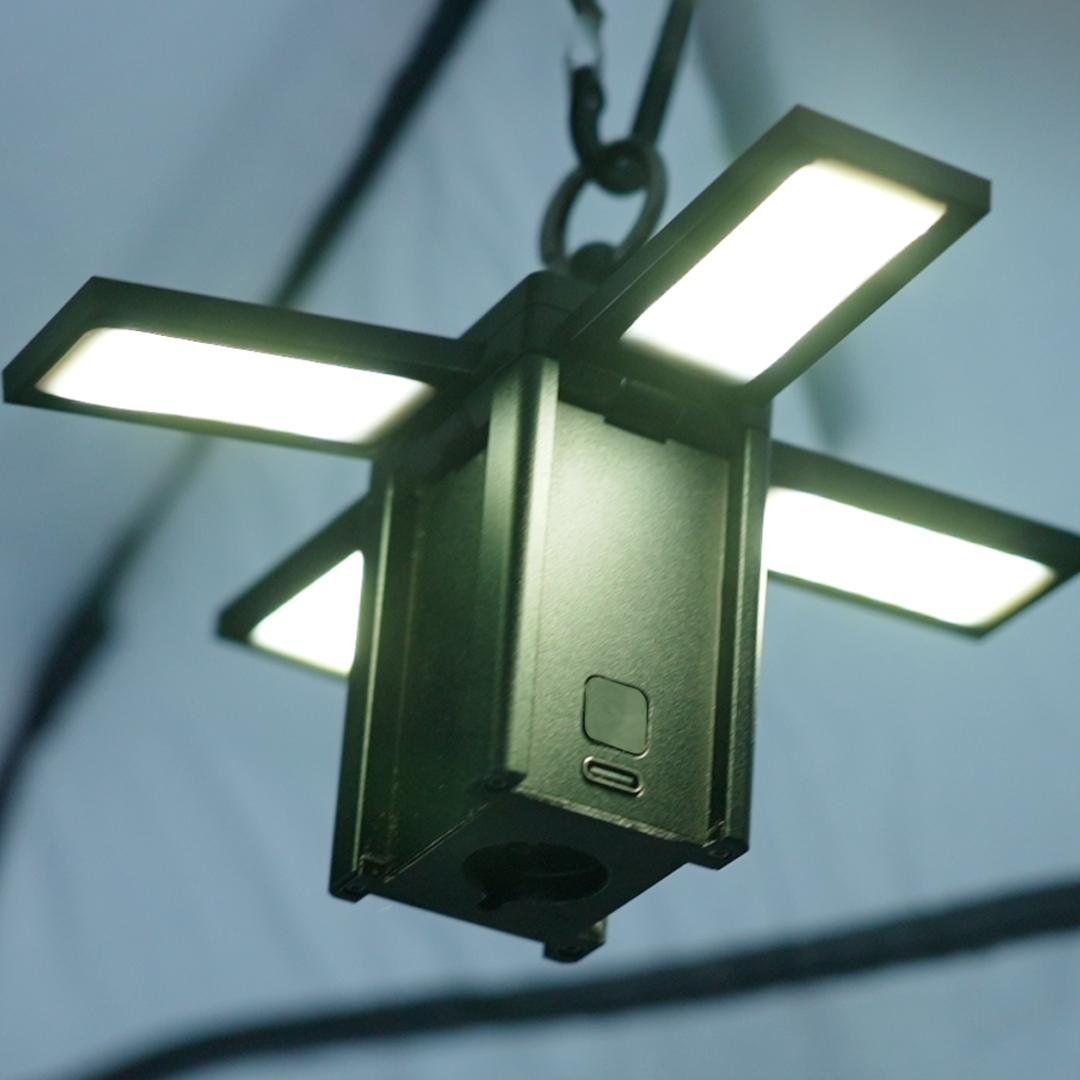 Modular Flashlight Splits Into Two Lights