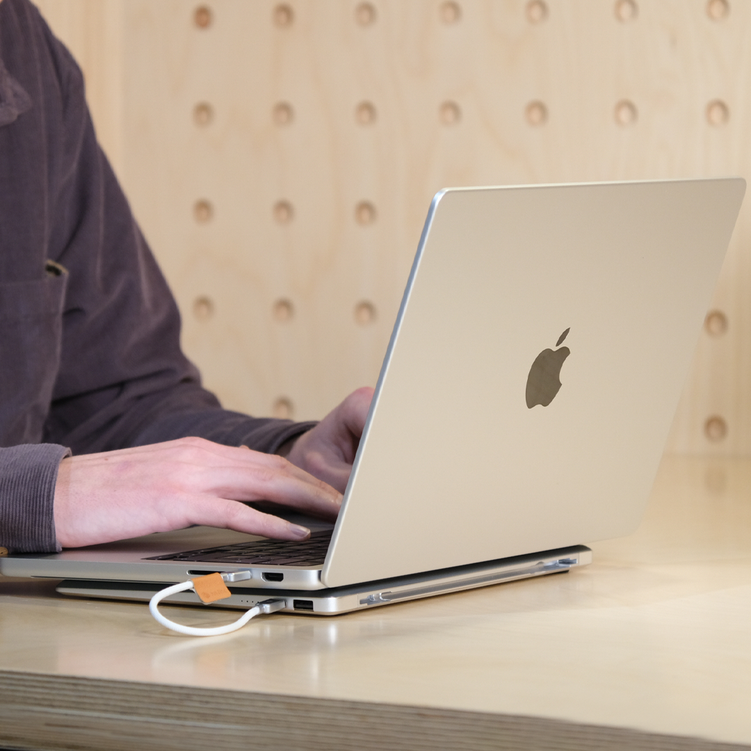 Ultra-Slim Power: 4x Laptop, 6x Phone