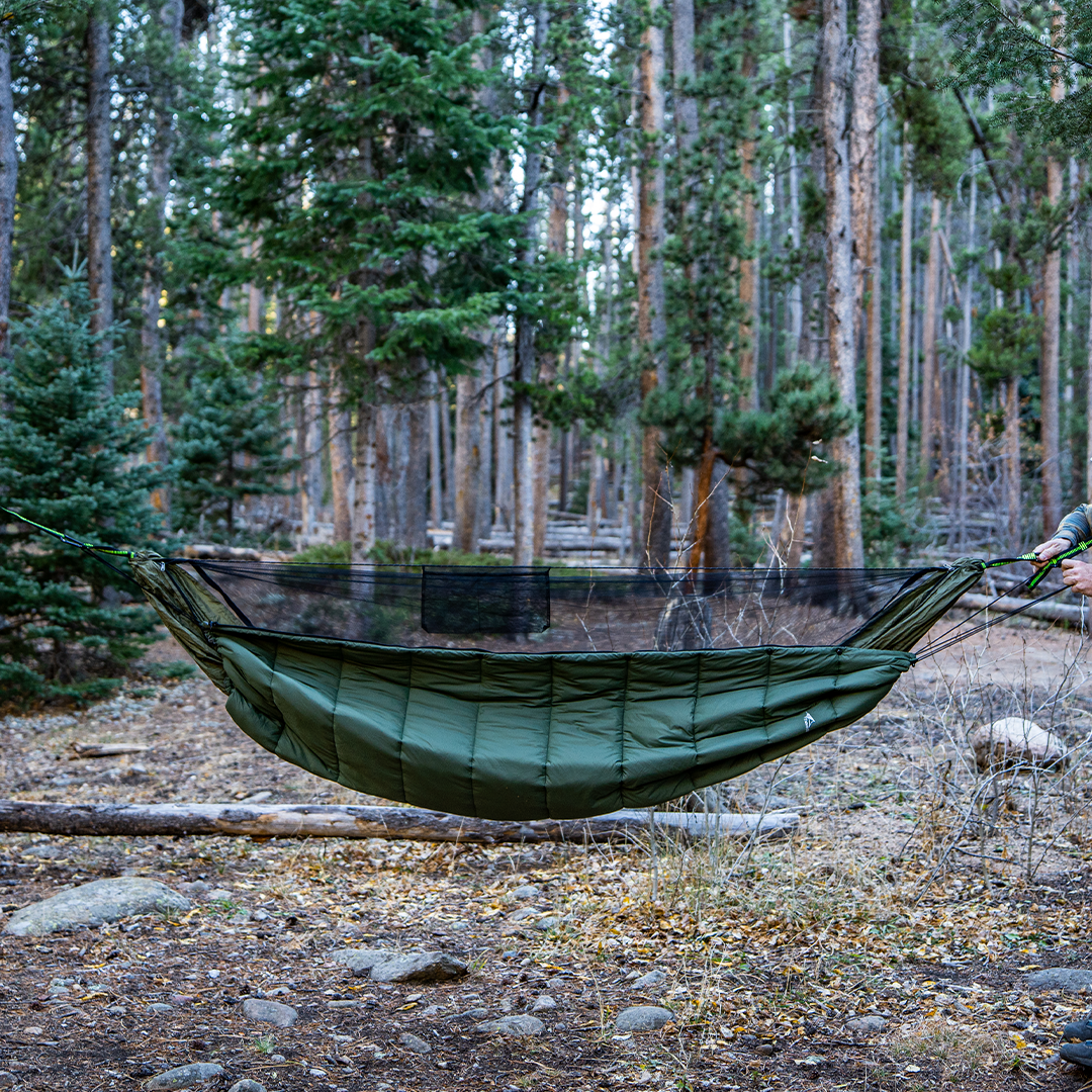 7 Ways To Stay Cozy Outside