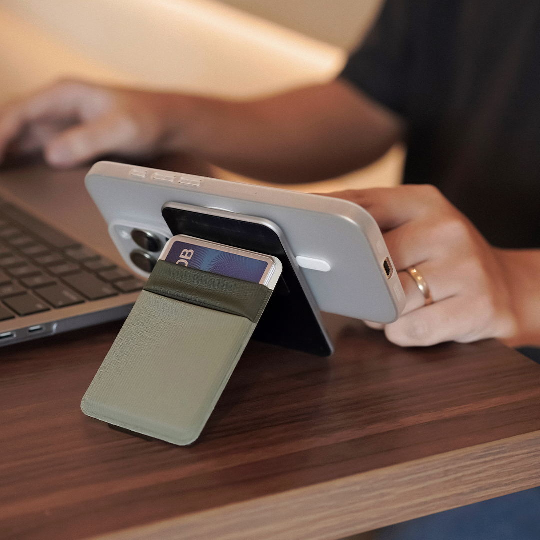 The Slimmest 5-in-1 Wallet Stand