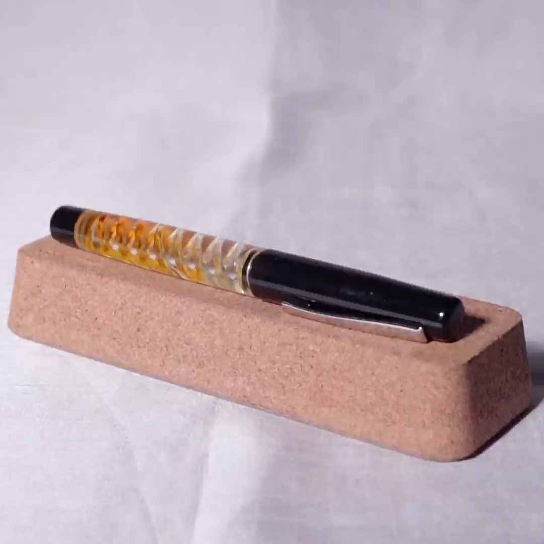 Fountain Writing With Visible Flow