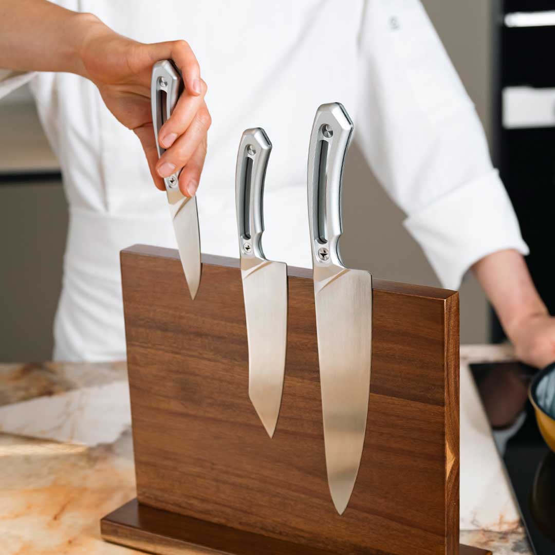 World's First M390 CNC Handle Knife