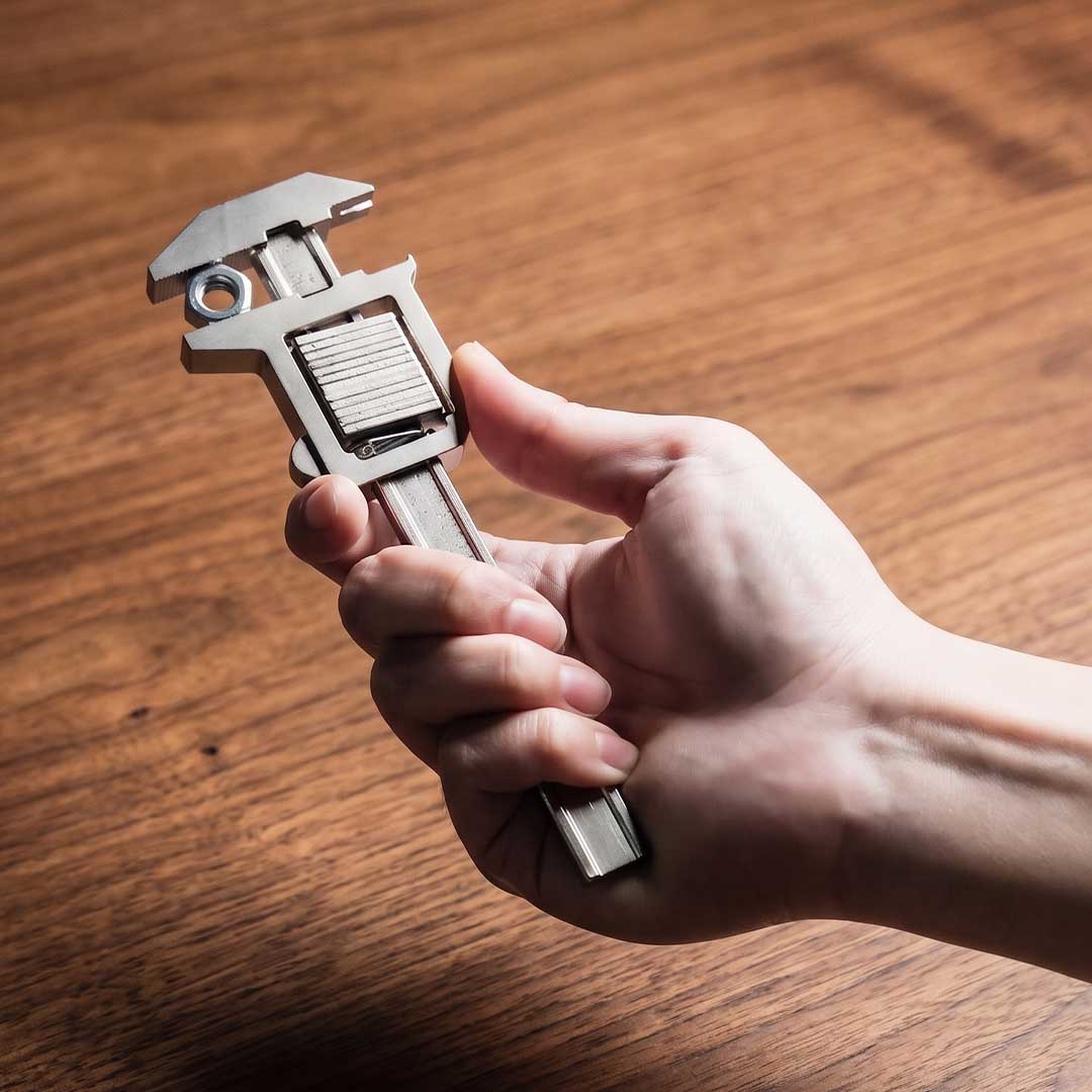 Self-Locking Adjustable Wrench