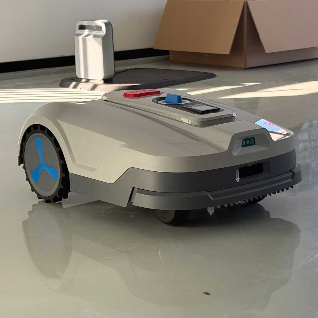 Wire-Free RTK Mower With AI Precision