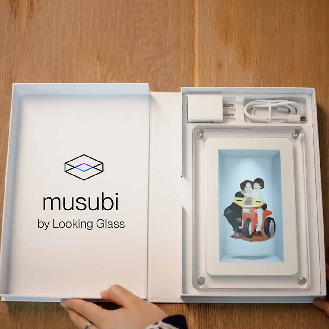 The First Consumer Holographic Photo and Video Frame