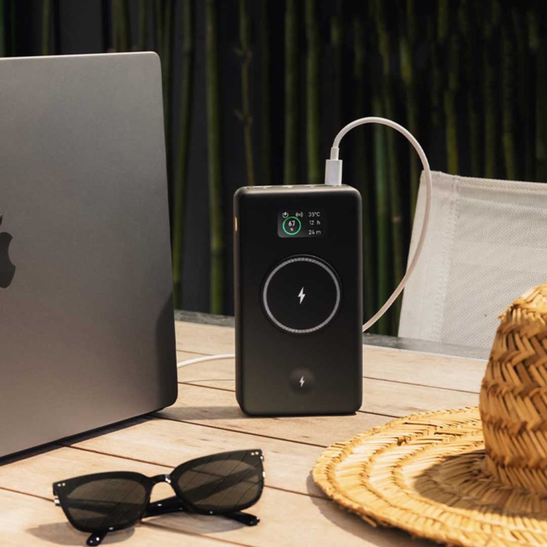 275W, OLED Screen Powerbank Charges MacBook & IPhone Fast