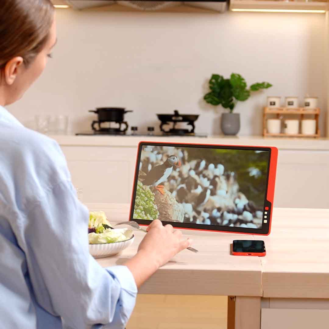 One-Tap Phone Mirroring, No Wi-Fi