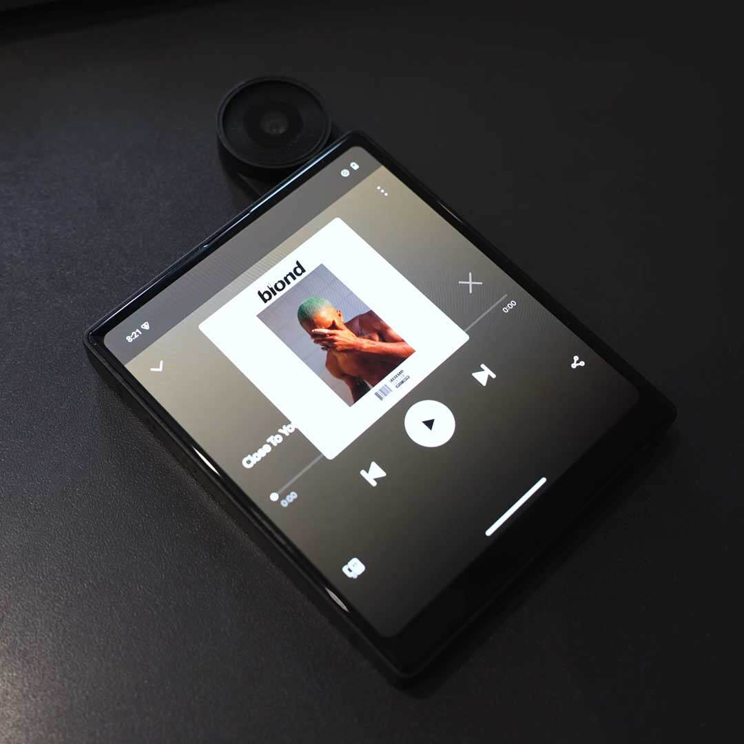 The Palm-Sized Phone That Thinks