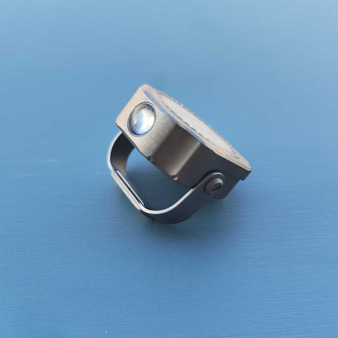 The Titanium Coin Size Light With 5 Colors