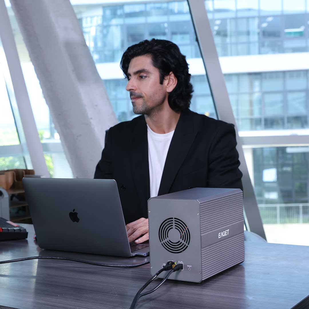 The Mini Server That Organizes Itself