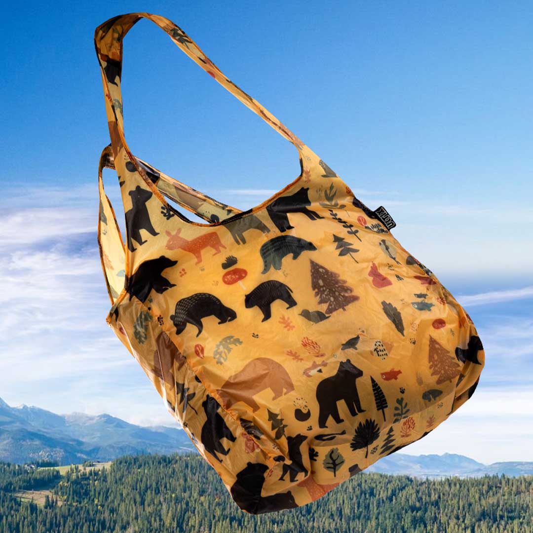 Foldable Tote With Magnetic Dividers