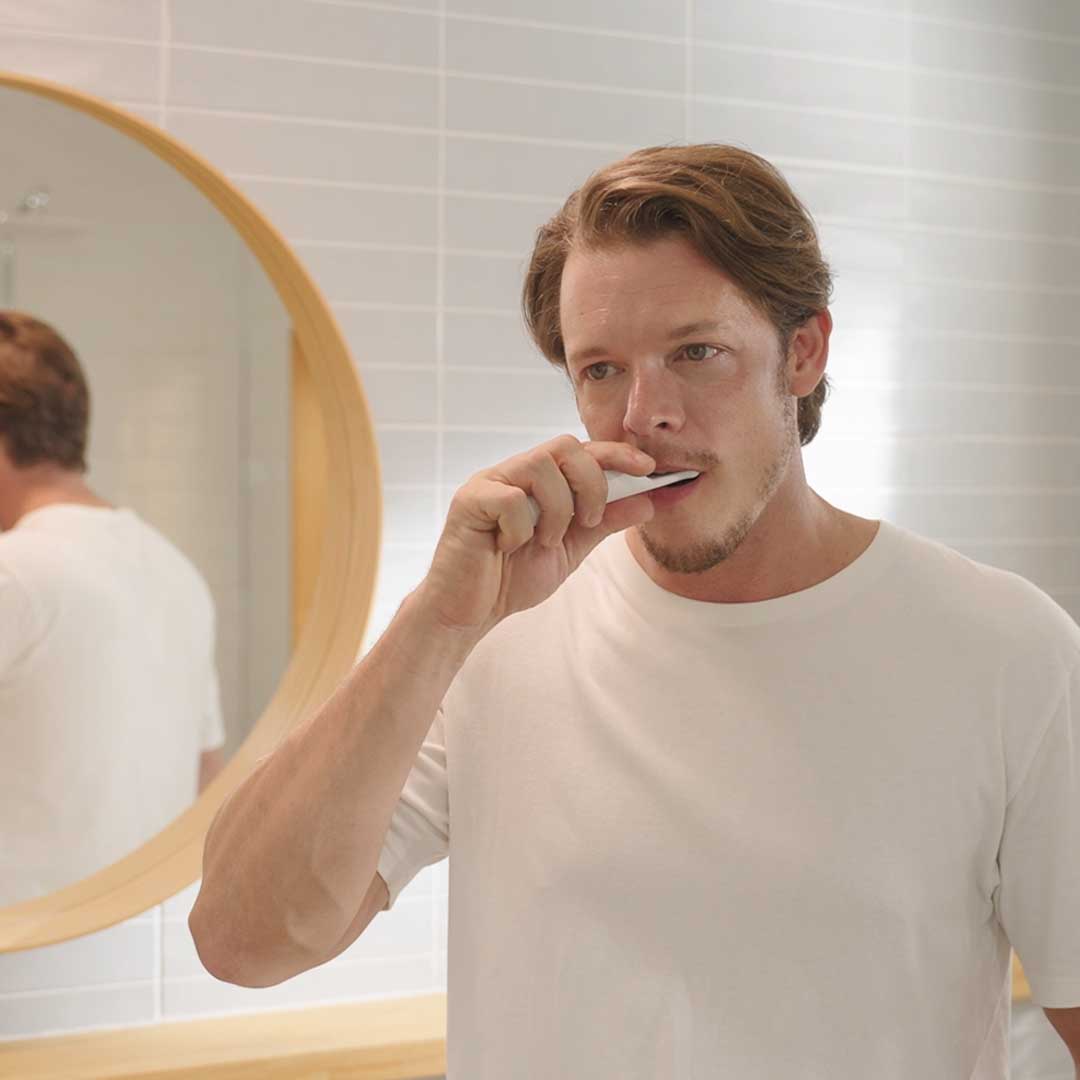 The Flosser That Fixes Flossing