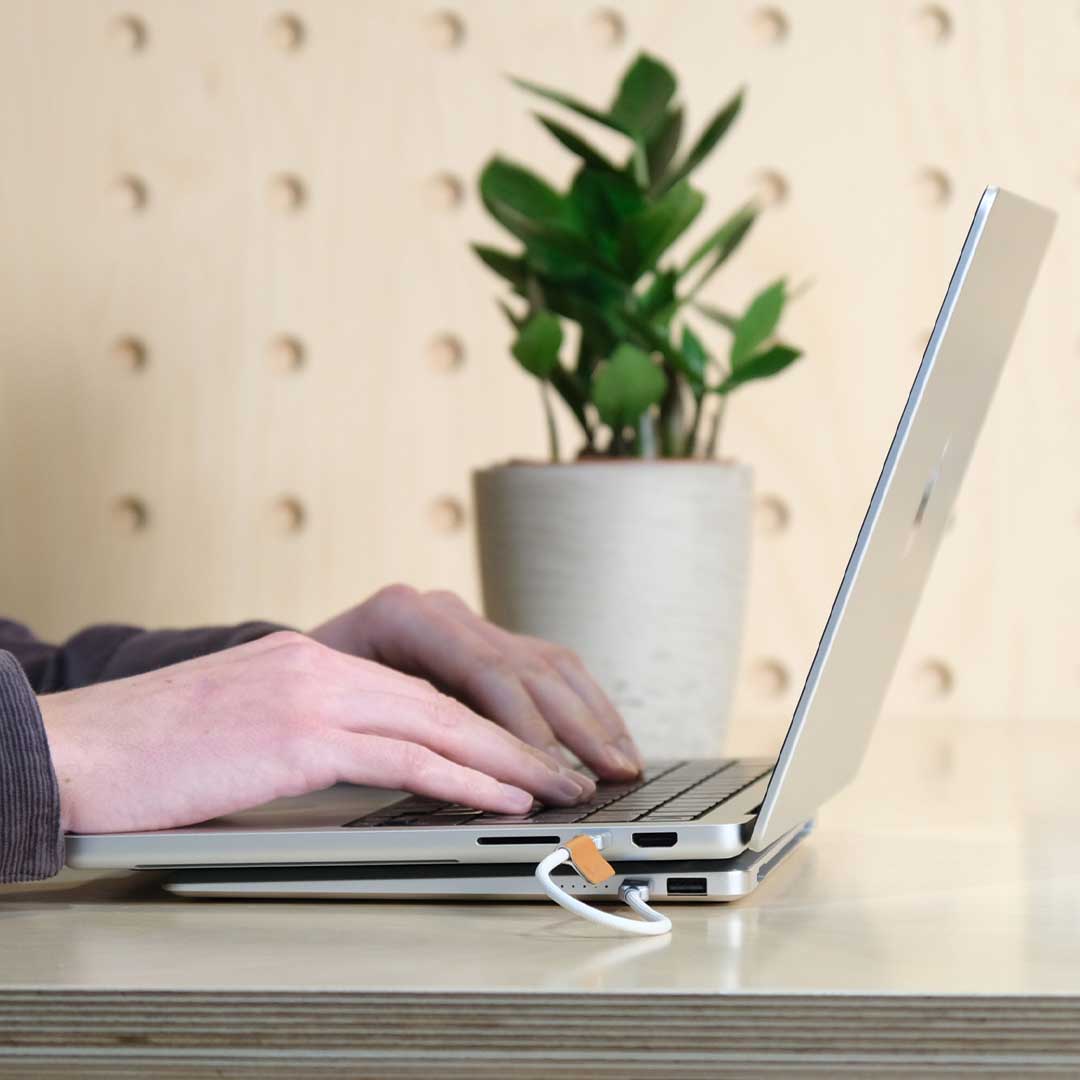Ultra-Slim Power: 4x Laptop, 6x Phone
