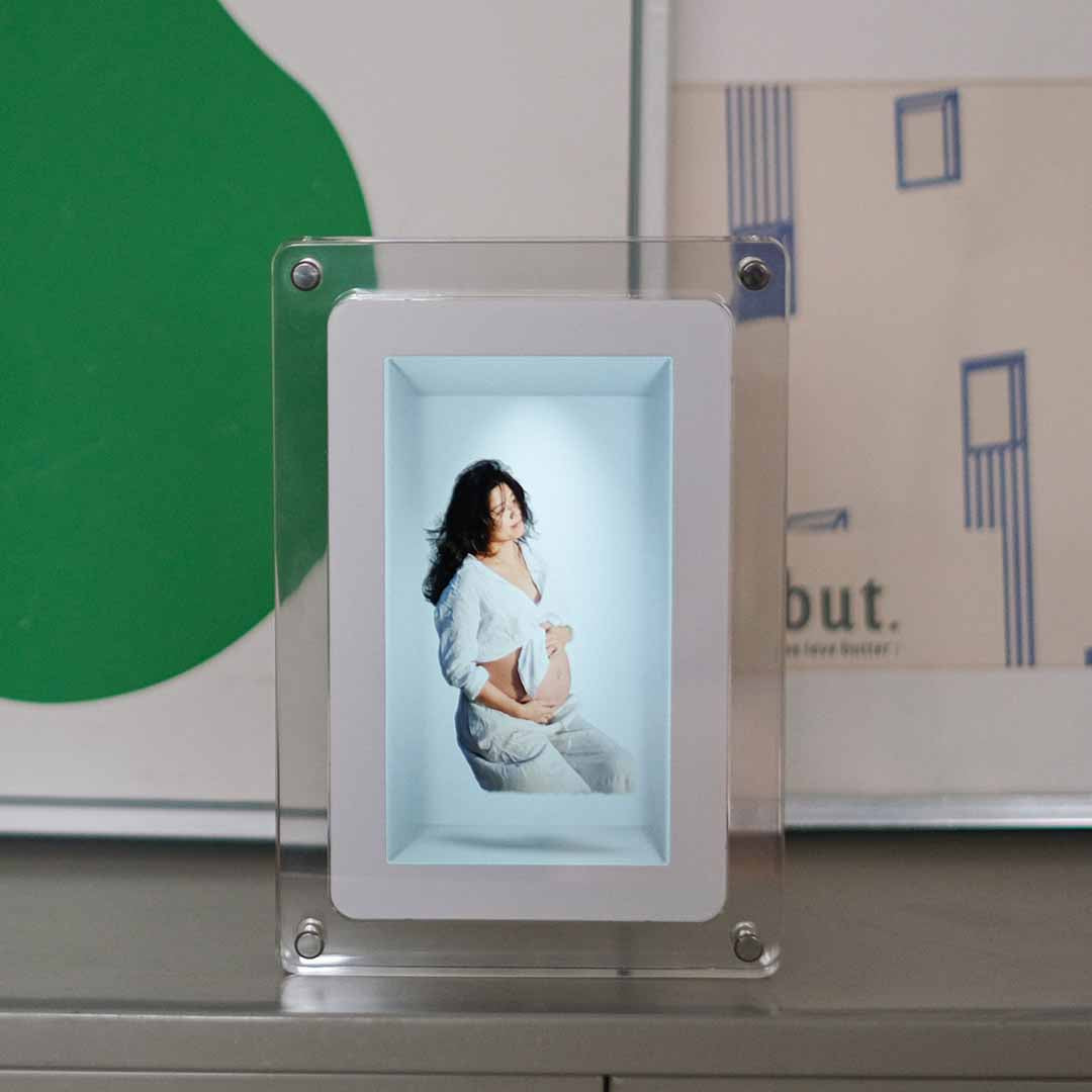 The First Consumer Holographic Photo and Video Frame