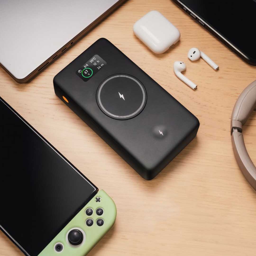 275W, OLED Screen Powerbank Charges MacBook & IPhone Fast