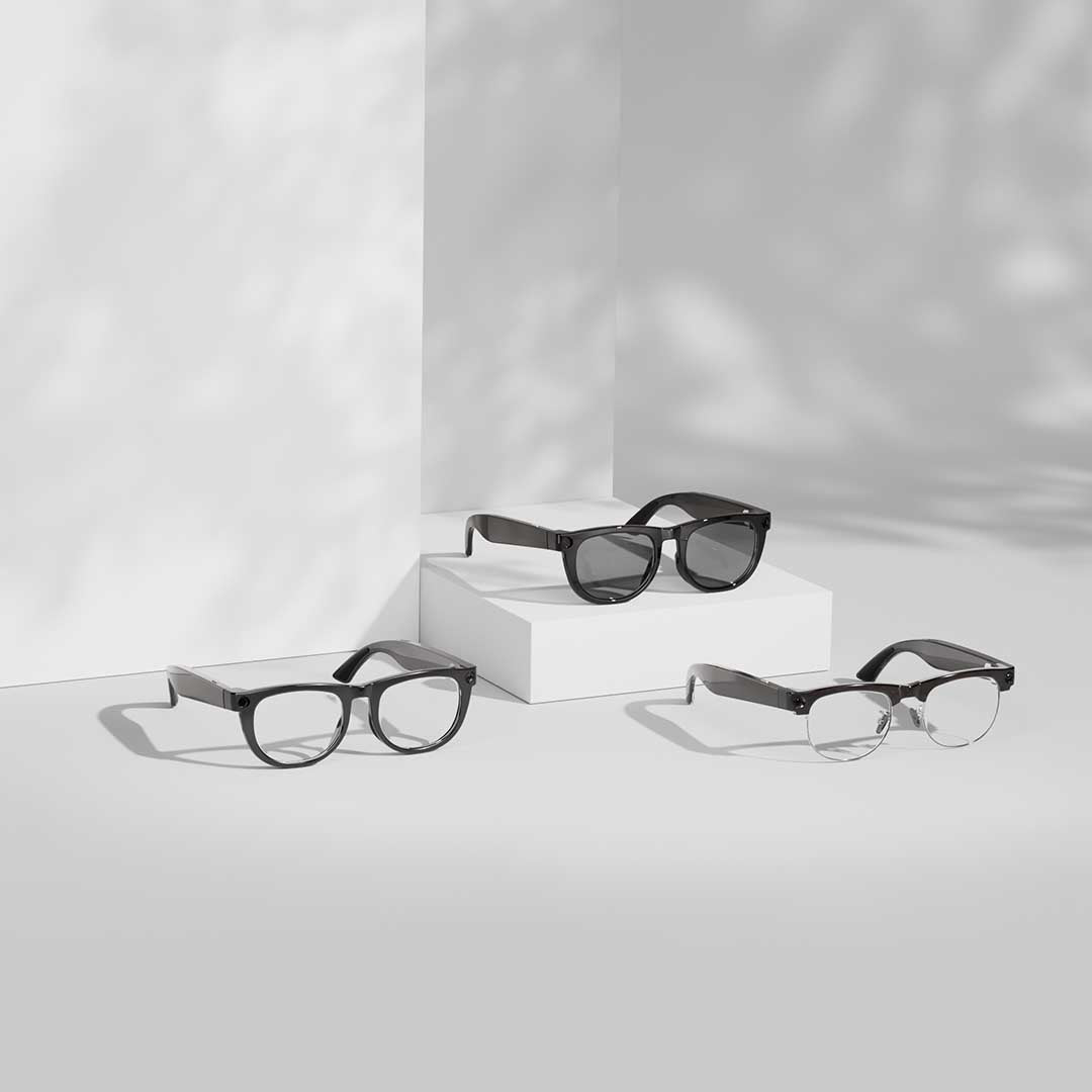 Snap in 2 Seconds. No Hands Needed.