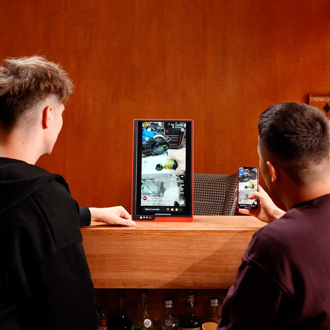 One-Tap Phone Mirroring, No Wi-Fi