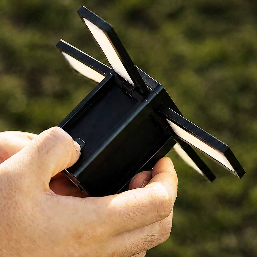 Modular Flashlight Splits Into Two Lights