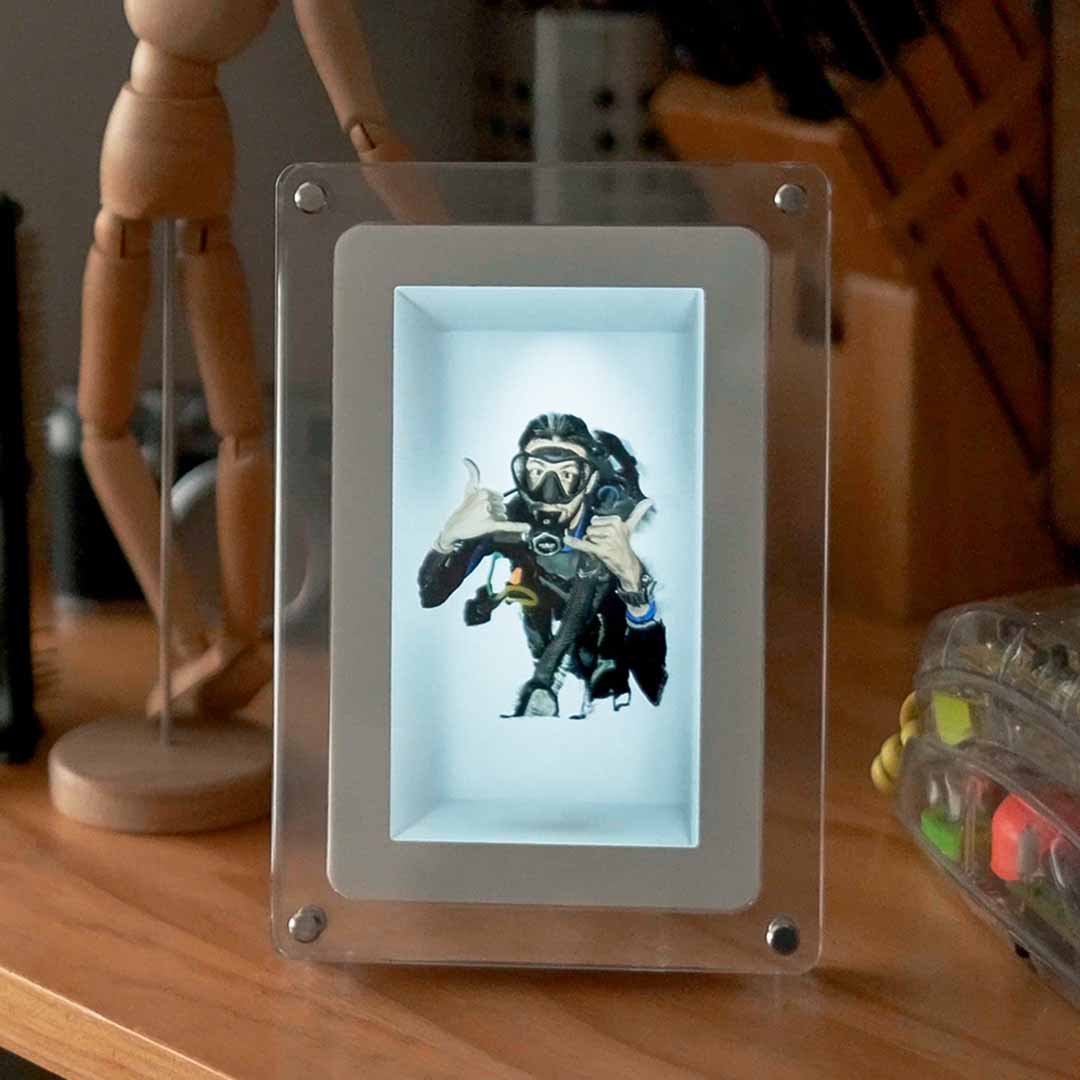 The First Consumer Holographic Photo and Video Frame