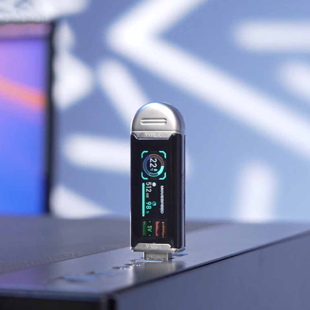 Dual Port USB Drive With A Display