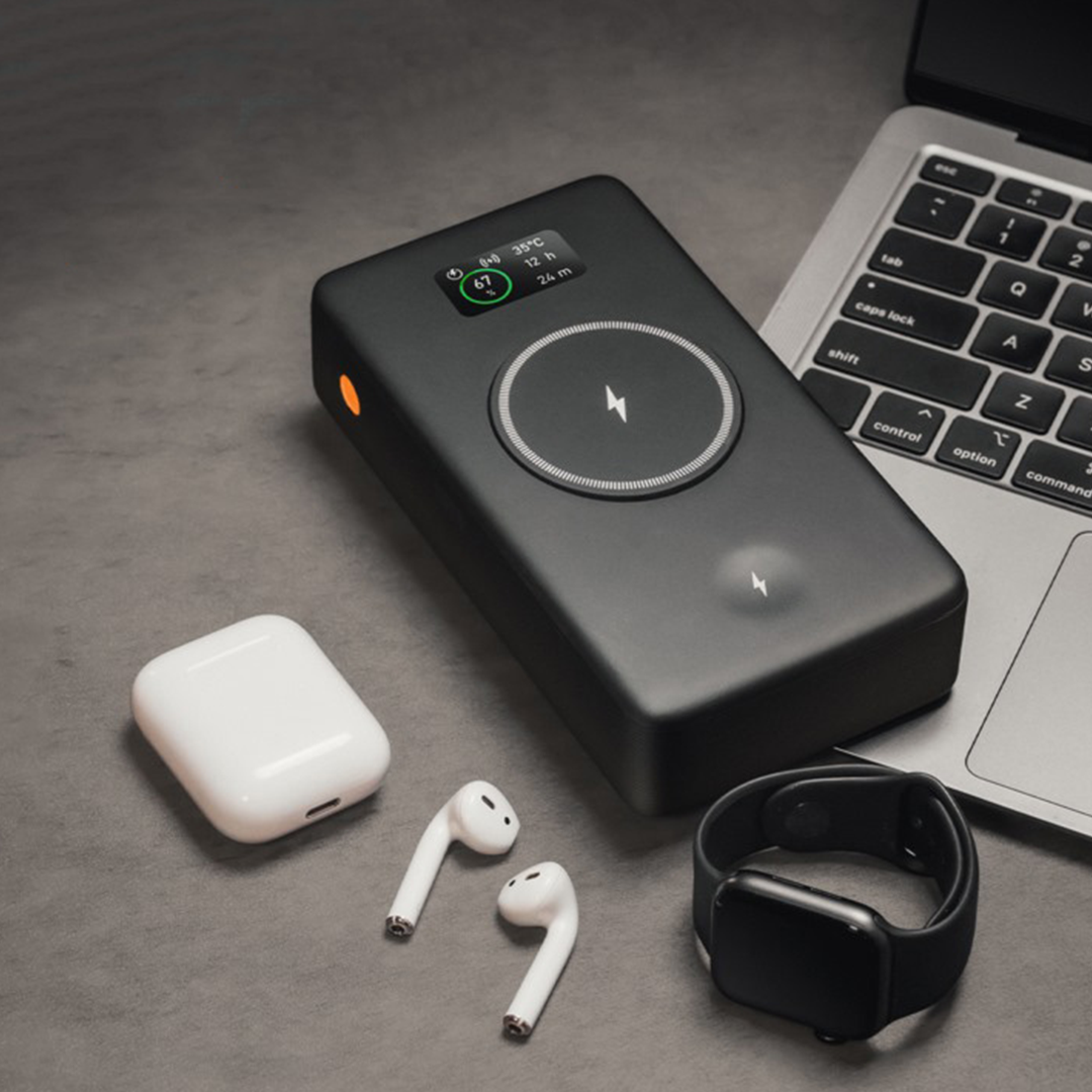 275W, OLED Screen Powerbank Charges MacBook & IPhone Fast