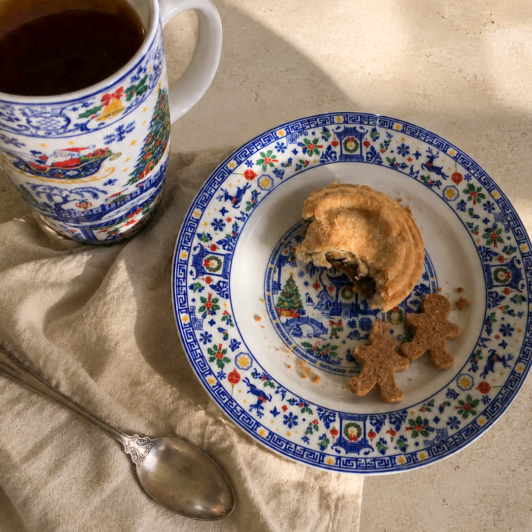 Holiday Porcelain Sets With Details To Discover