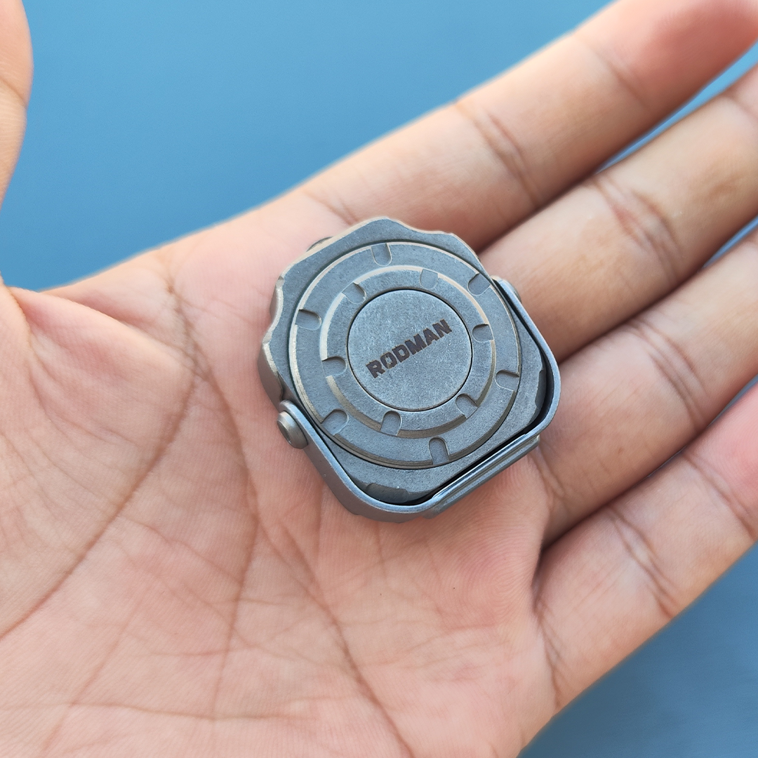 The Titanium Coin Size Light With 5 Colors