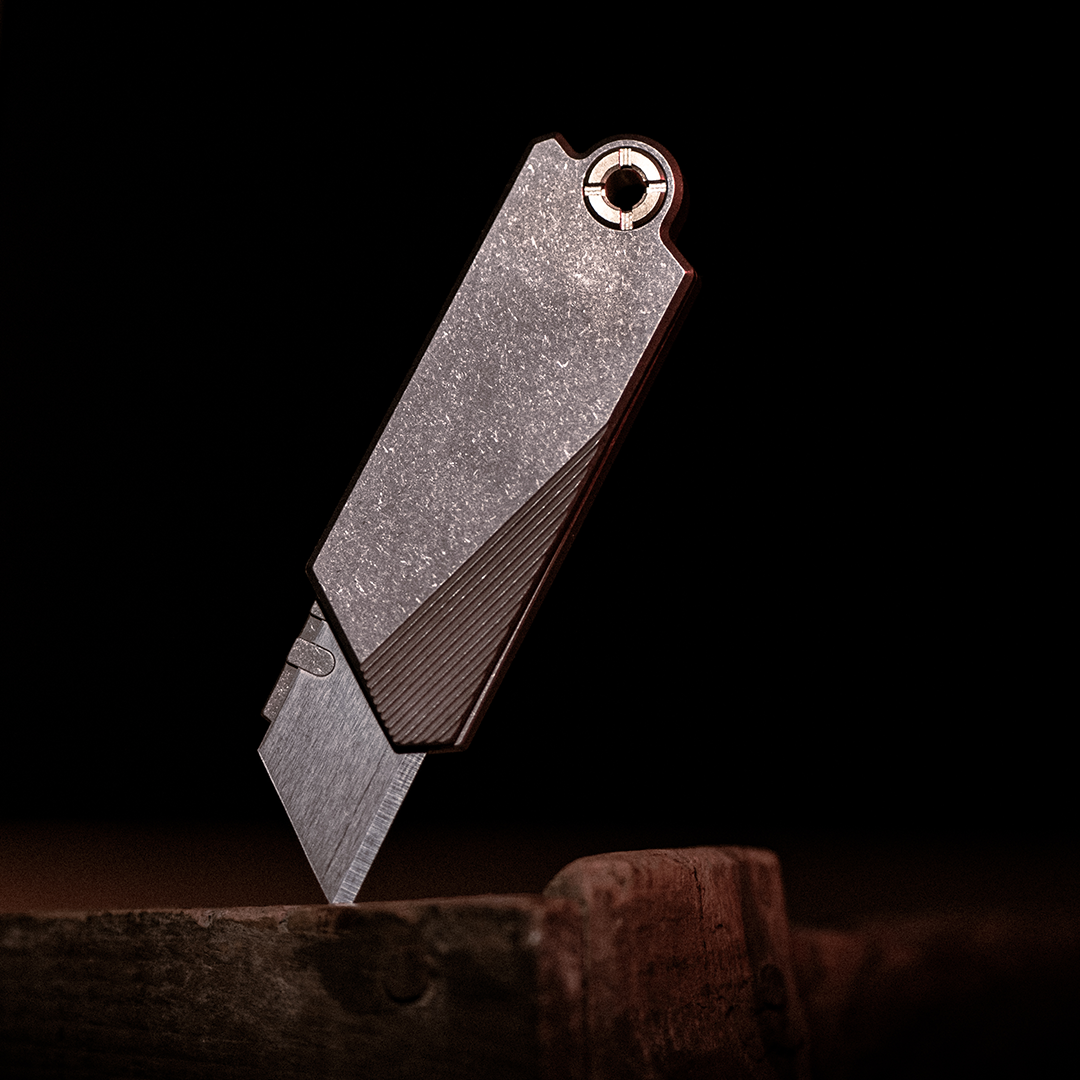 Titanium Utility Tool With A Pure Cowhide Case