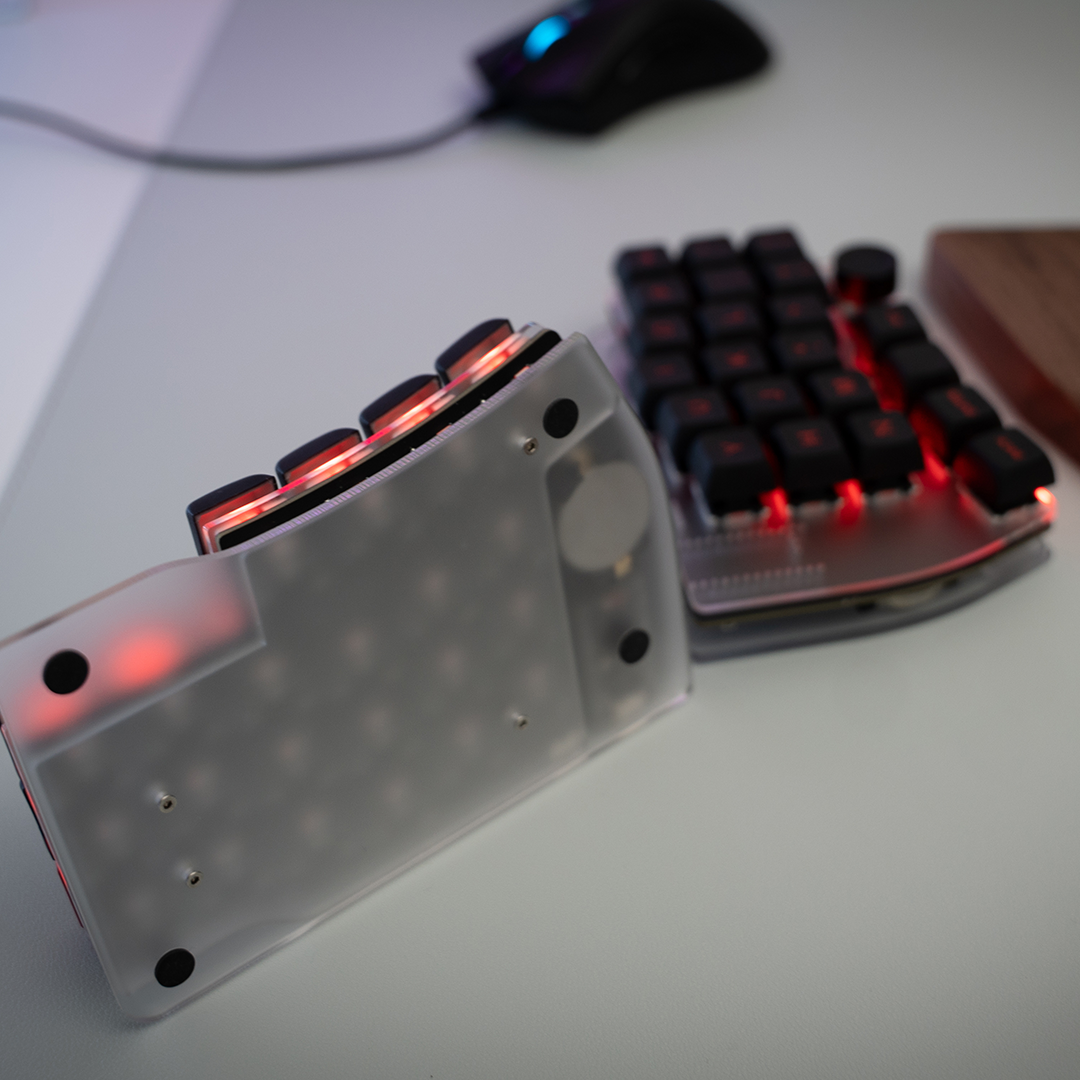 Wire-Free Comfort Meets Ultimate Keyboard Customization