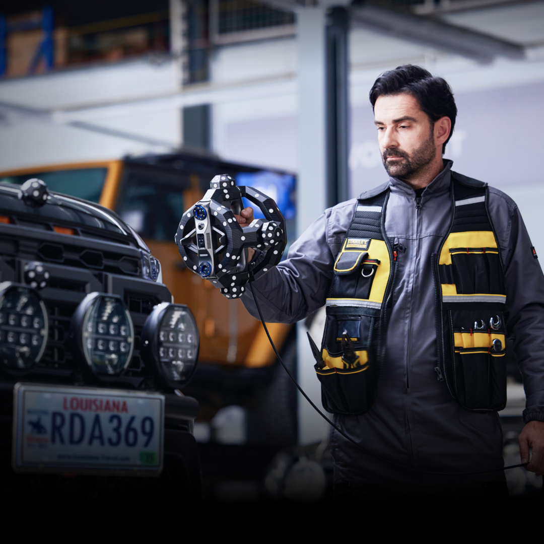 Optical Tracking 3D Scanner for Marker-Free Scans