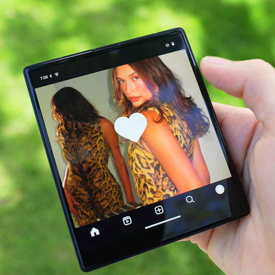 The Palm-Sized Phone That Thinks