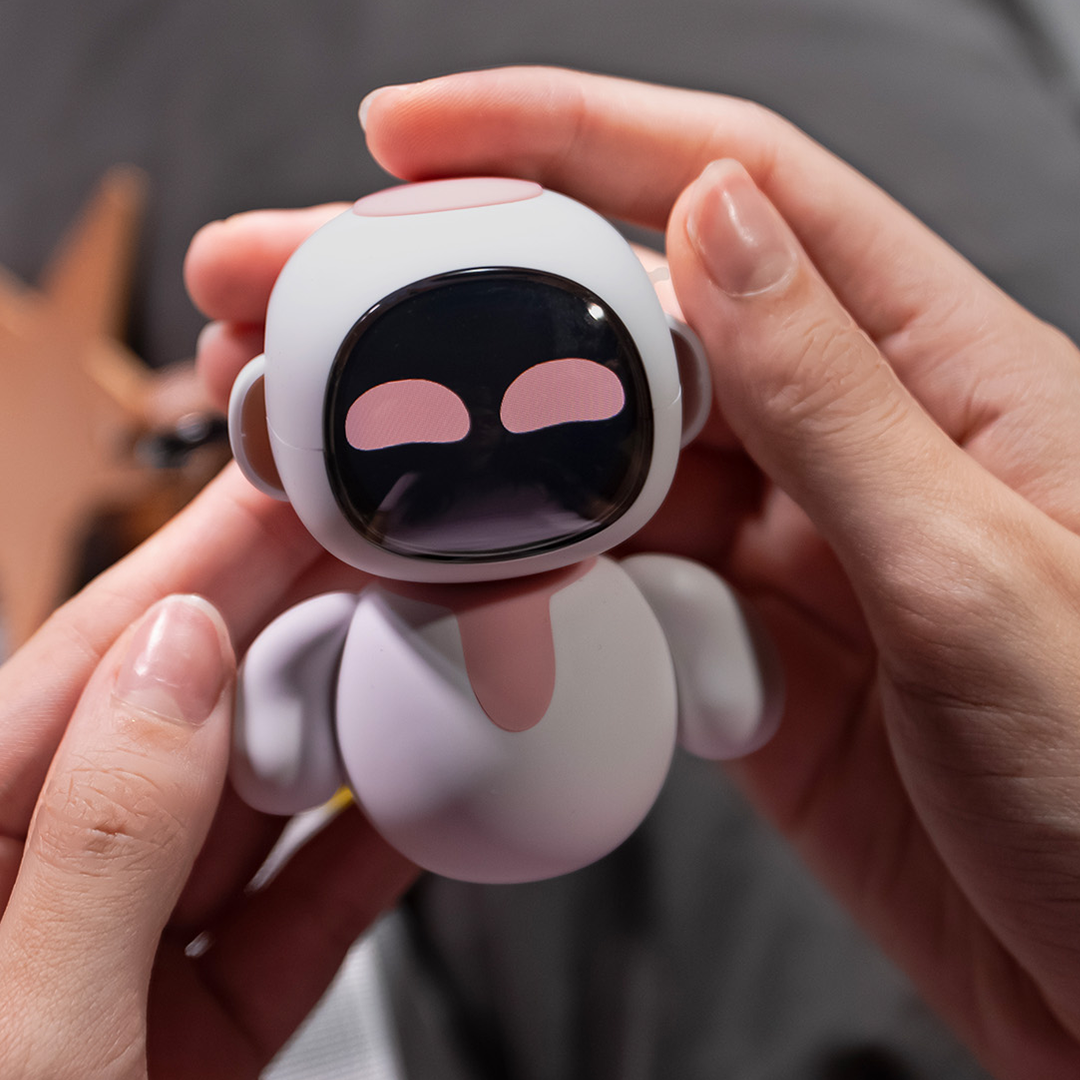 Expressive Keychain Robot With AI Chatting
