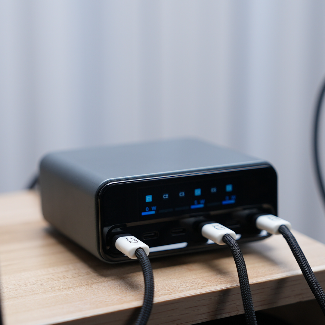 300W GaN Hub, 7 Ports, LCD Control