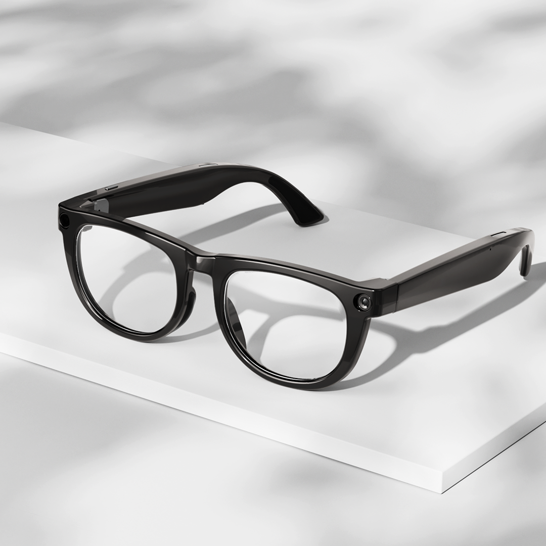 Snap in 2 Seconds. No Hands Needed.