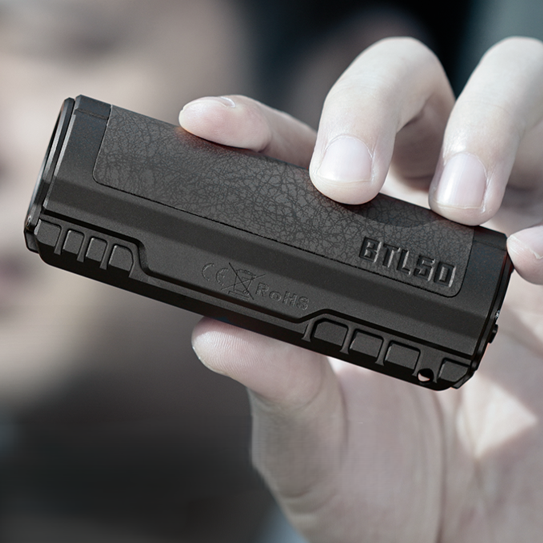 A 3000-Lumen Zoom Light Built For One Hand