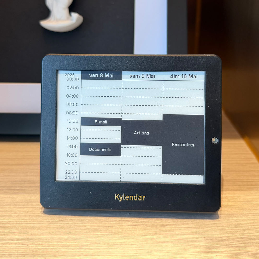 Smart E-Ink Calendar Display