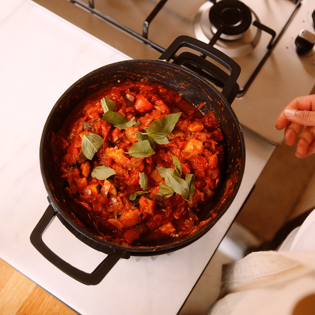 Rocket-Inspired Cast Iron Braiser