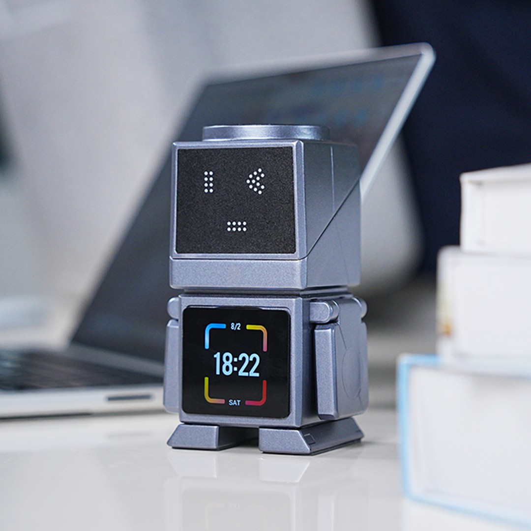 A Cute Robot That Charges Everything