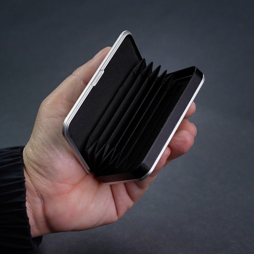Slide, Store, Secure: The Smart Wallet for the Digital Age