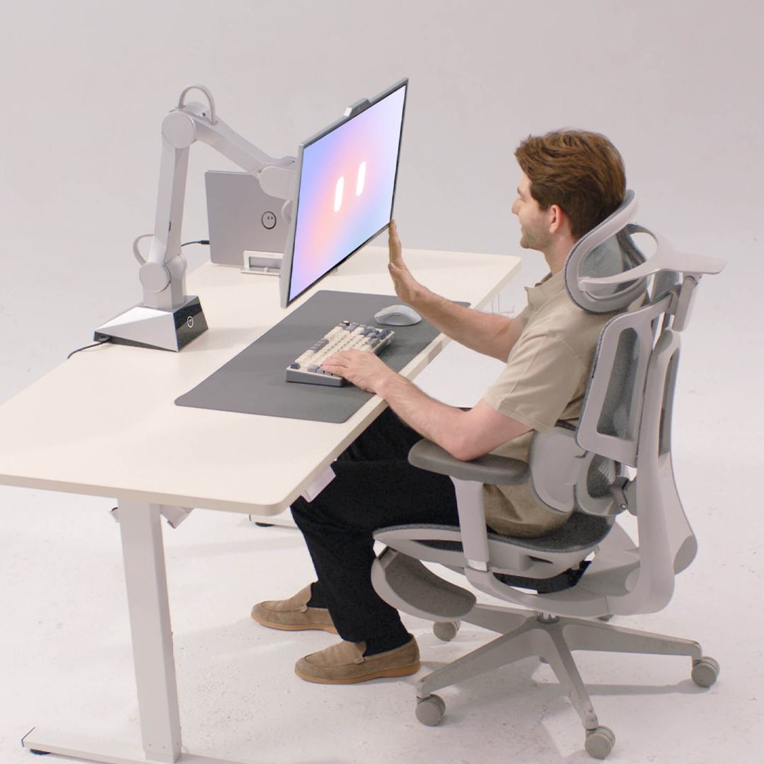 The First Robotic Monitor For Your Workspace