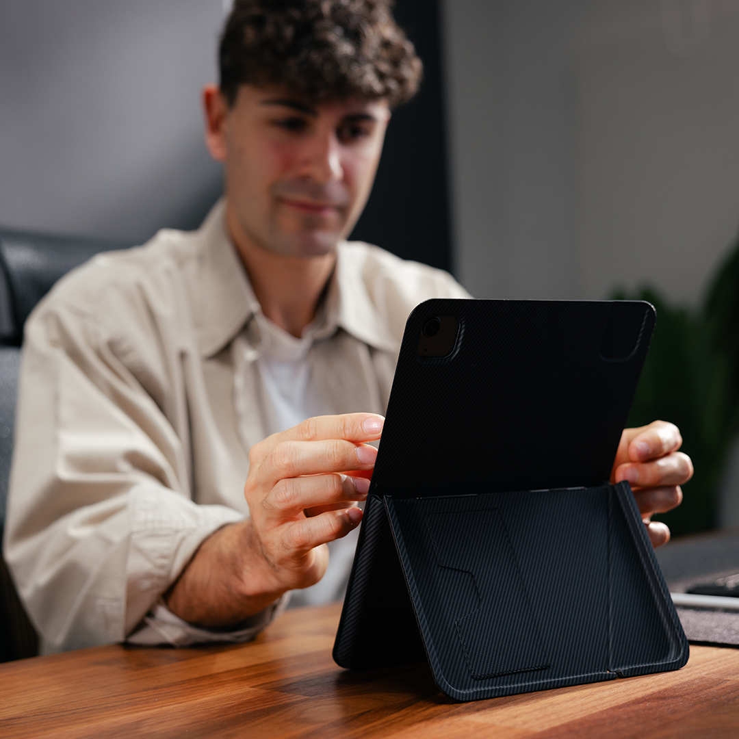 Transform Your iPad with This Elegant Foldable Magnetic Case