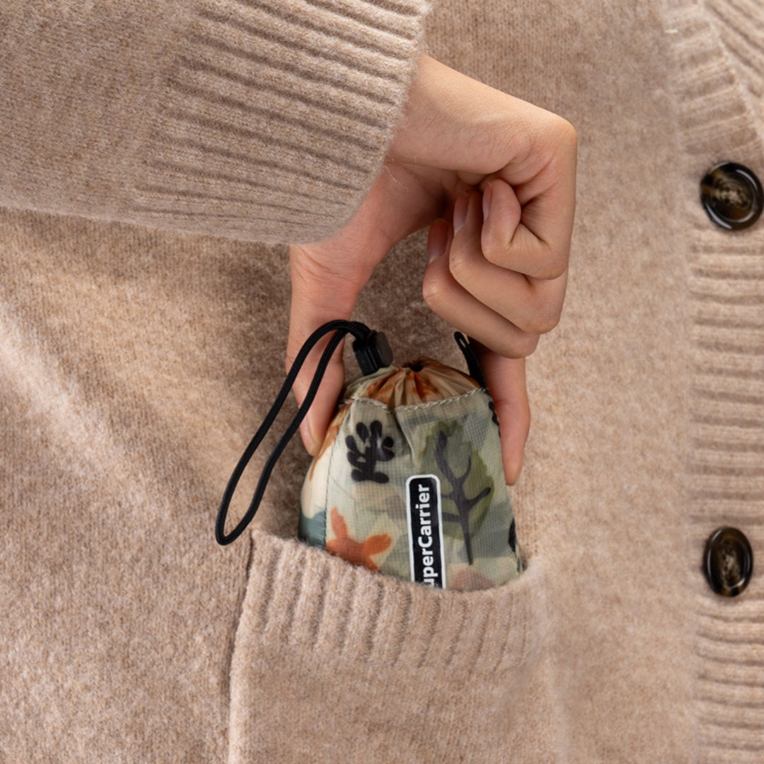 Foldable Tote With Magnetic Dividers