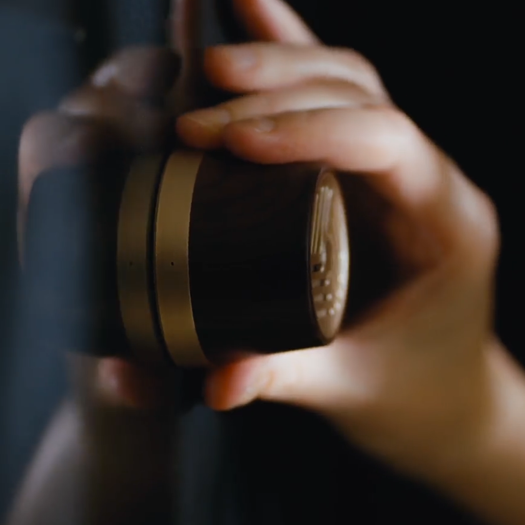 The Magnetic Wireless Charging Speaker