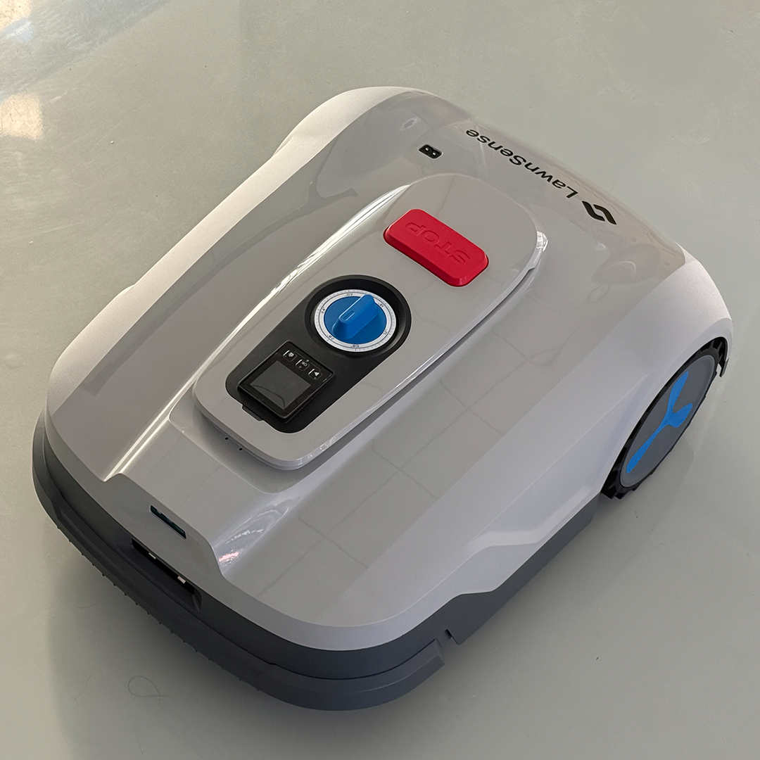 Wire-Free RTK Mower With AI Precision