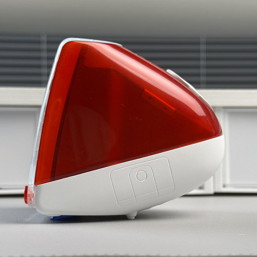 Retro AI Desk Companion