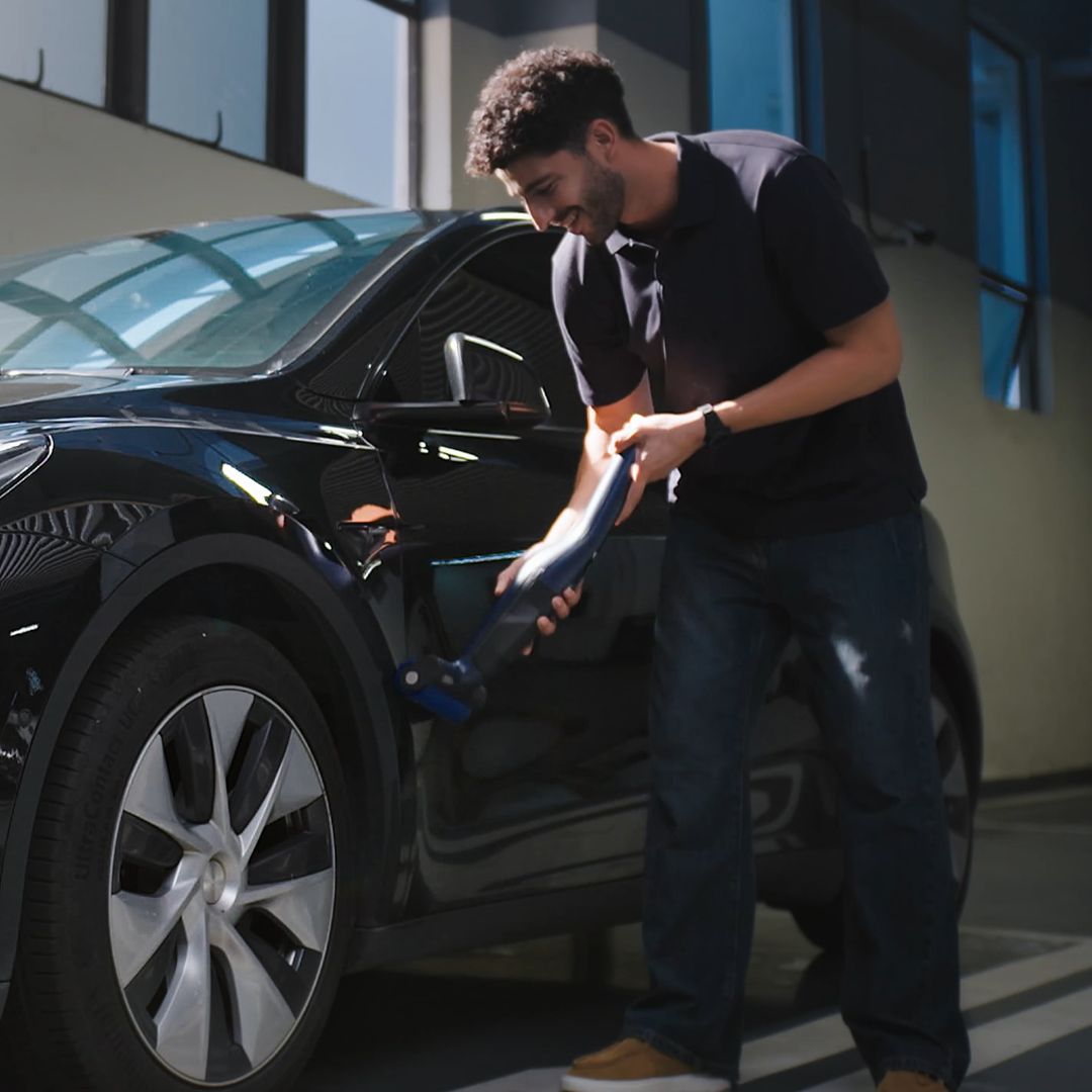 Cordless Paint-Safe Car Cleaner
