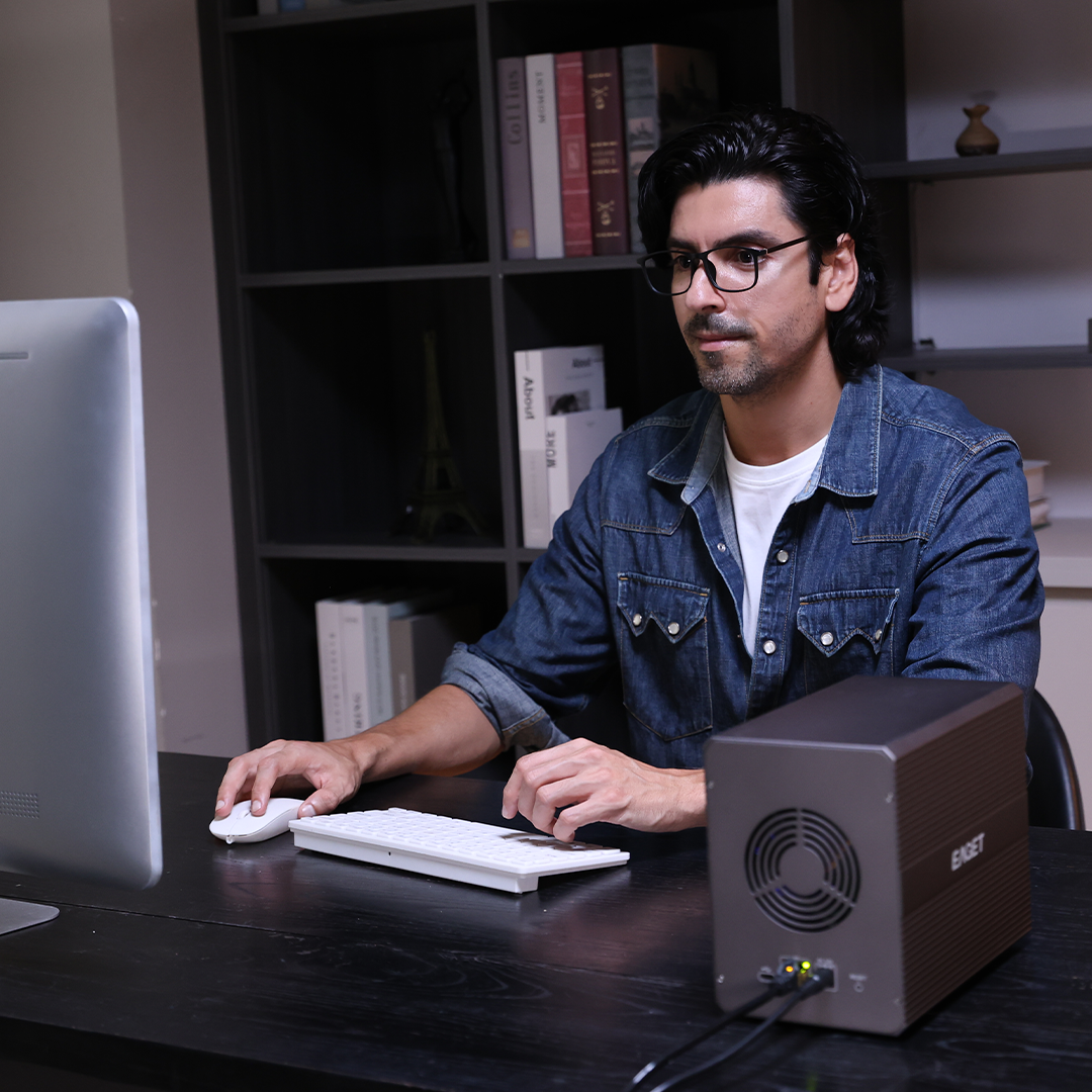 The Mini Server That Organizes Itself