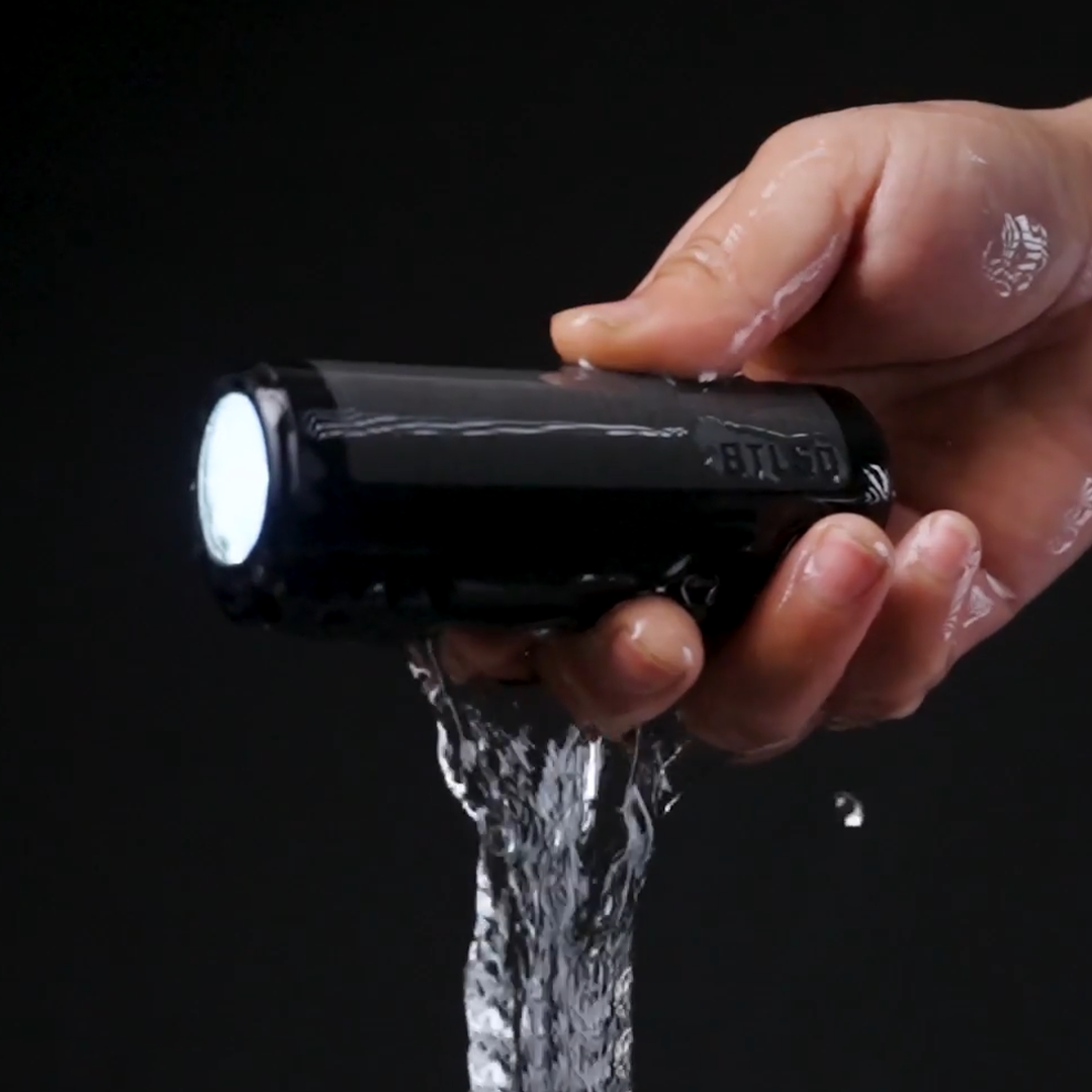 A 3000-Lumen Zoom Light Built For One Hand